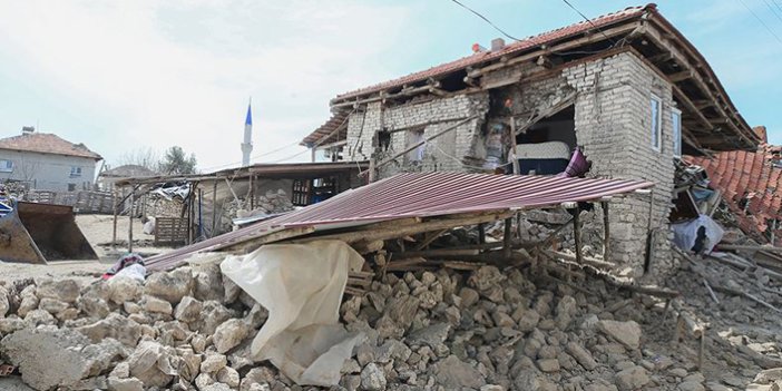 Vali Karahan: "Depremde orta ve ağır hasar gören 500'e yakın ev var"