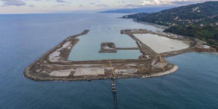 Rize'de havalimanı için denize 20,5 milyon ton taş döküldü