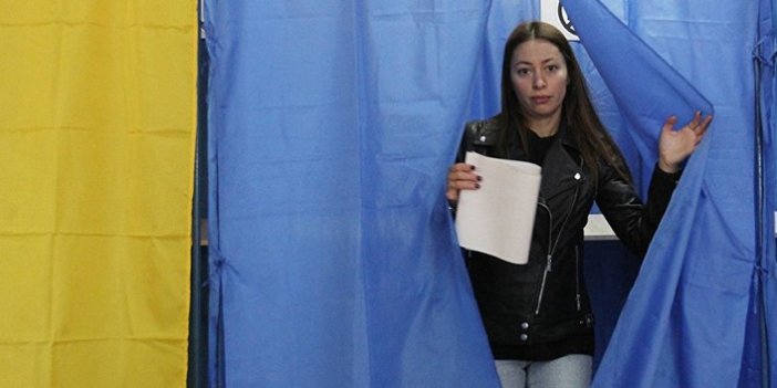 Ukrayna’da halk devlet başkanını seçiyor