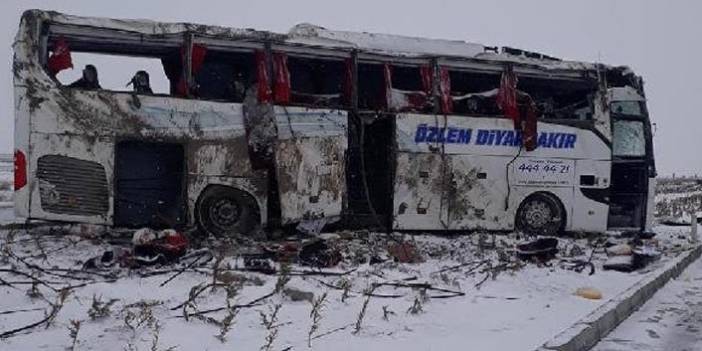 Konya'da devrilen yolcu otobüsünde ölü ve çok sayıda yaralı var.