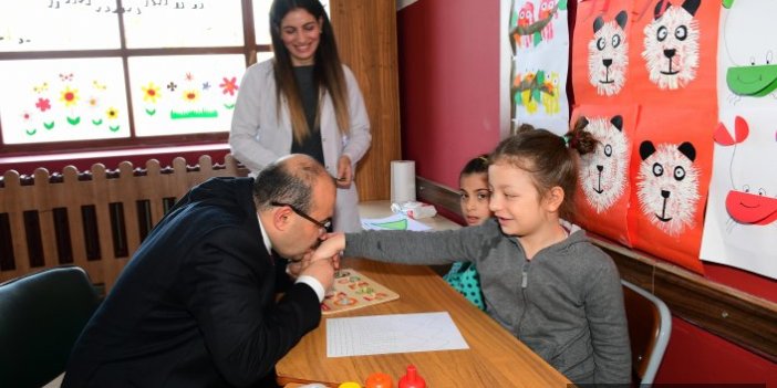 Trabzon Valisi Ustaoğlu'ndan Özel eğitim merkezine ziyaret