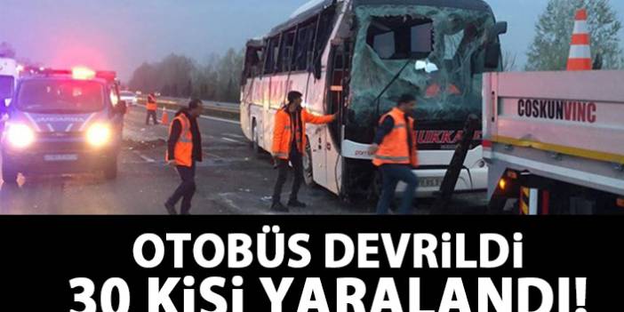 Sakarya TEM yolunda  Yolcu otobüsü devrildi: 30 yaralı
