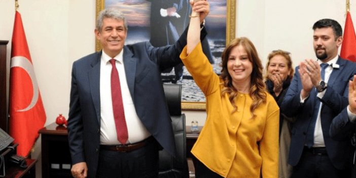 İzmir'in en ilginç devir teslimi: Başkanlığı eşine devretti