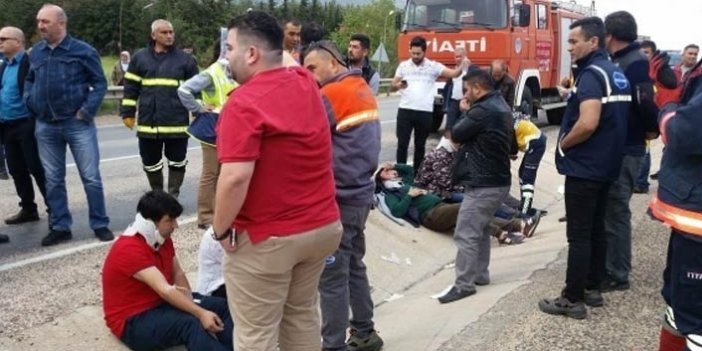 İşçileri taşıyan midibüs kaza yaptı: 11 yaralı
