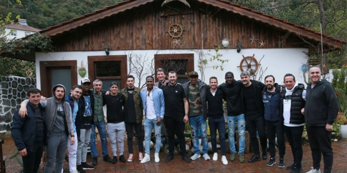 Trabzonsporlu futbolcular, yemekte bir araya geldi