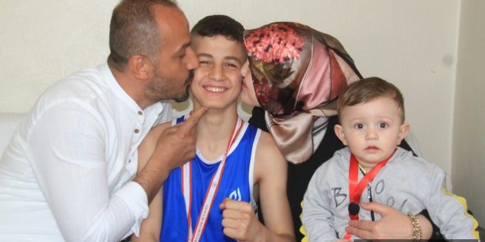 Ahırda boks antrenmanı yaptı Türkiye üçüncüsü oldu