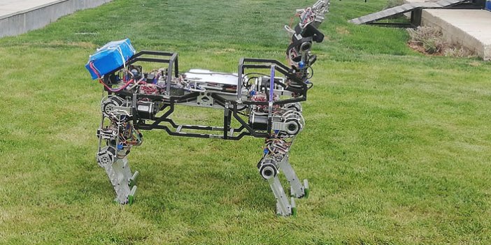 Dört ayaklı yerli ve milli robot ‘ARAT’ araziye çıktı
