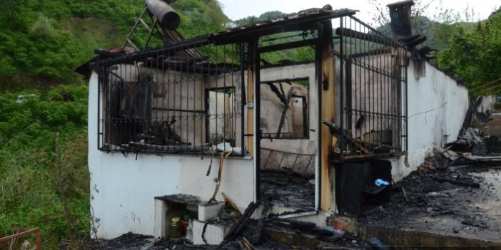 Ev yangınında yaşlı çift hayatını kaybetti 