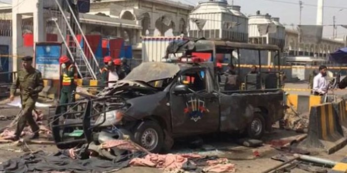 Canlı bomba saldırısı: 5'i polis, 8 ölü