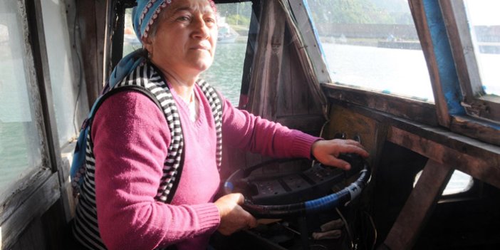 Rizeli Havva Latifoğlu, balıkçılık yaparak geçimini sağlıyor