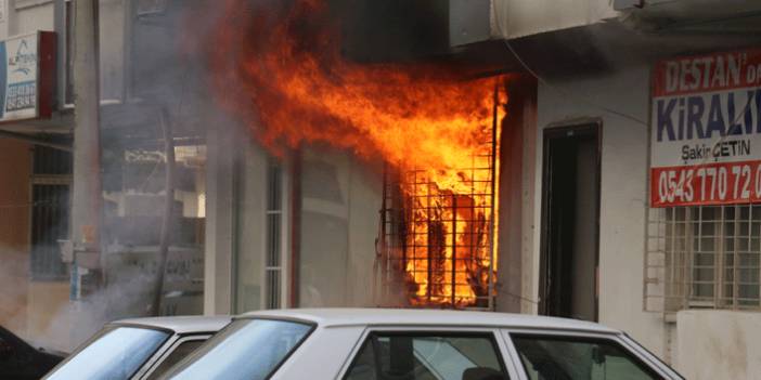 Adana'da korkutan yangın! 4 kişi dumandan etkilendi