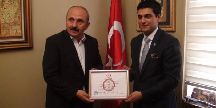 Yusufeli Belediye Başkanı Aytekin mazbatasını aldı