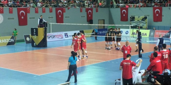 Türkiye Voleybol Milli Takımı Trabzon'da kazandı
