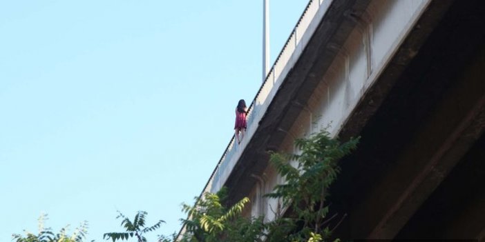 Köprüye çıkan kadın intihar etmek istedi