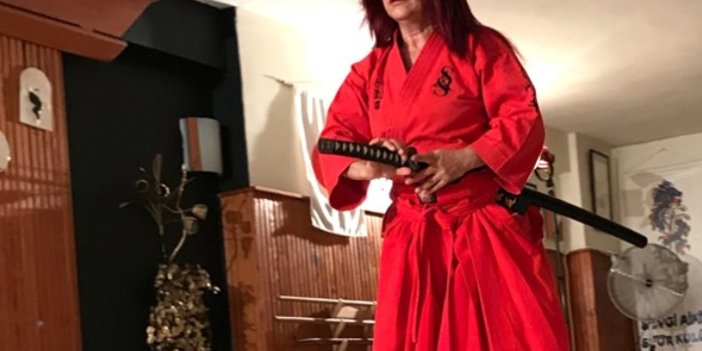 Aikido'nun kraliçesi, savunmayı öğretiyor