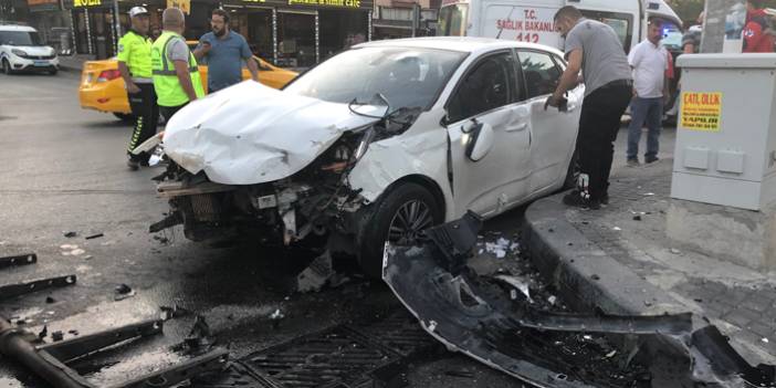 Ankara'da iki otomobilin karıştığı trafik kazası: 3'ü yabancı uyruklu 8 kişi yaralandı