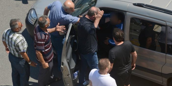 Trabzon'da yol verme tartışması trafiği kilitledi