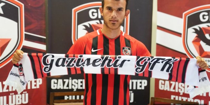 Trabzonspor'un eski futbolcusu Güray Vural yeni takımına imza attı