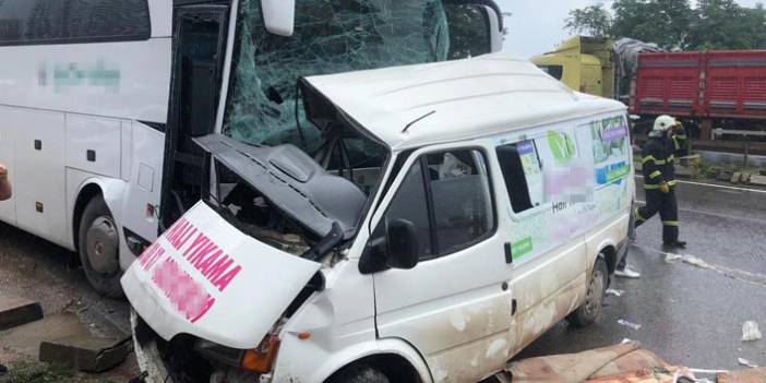 Trabzon plakalı yolcu otobüsü Ordu'da kaza yaptı. 25 Temmuz 2019