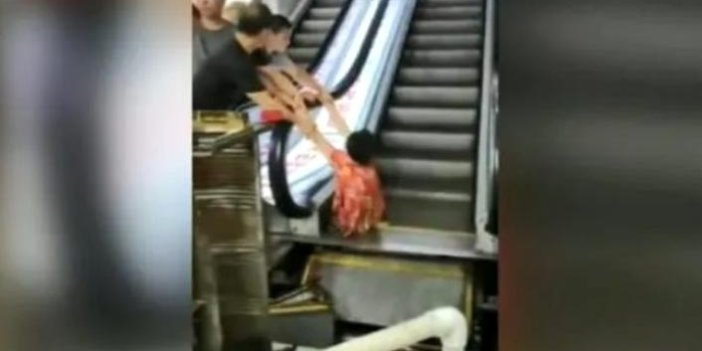 Korkunç olay! Yaşlı kadının bacakları yürüyen merdivene sıkıştı