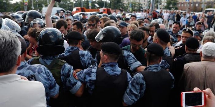 Rusya'da seçim protestosu: 300 gözaltı
