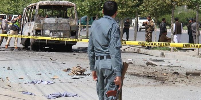 Yol kenarına yerleştirilen bomba patladı: 32 ölü
