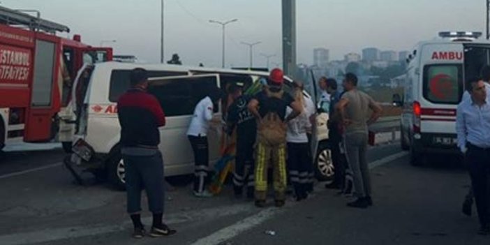 Sultangazi'de İETT otobüsü minibüse çarptı