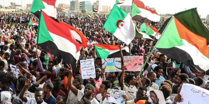 Sudan'da asker ve muhalefet ortak yönetimde uzlaştı