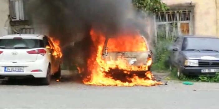 Trabzon'da bir araç yangını daha - Etrafındakileri de yaktı