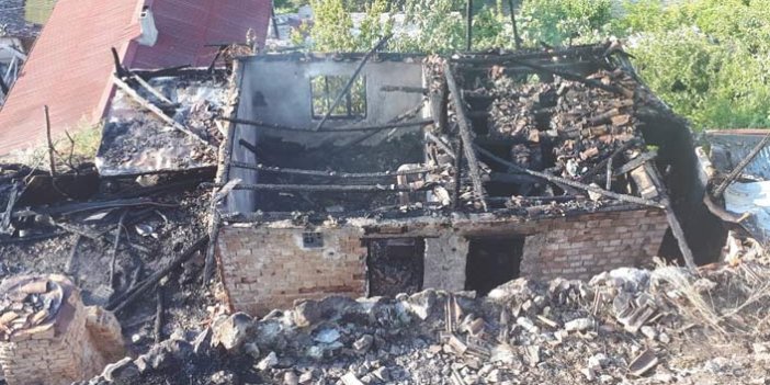 Ev yandı iki kişi hayatını kaybetti