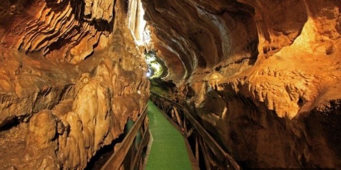 Çal Mağarası yabancı turistlerin ilgi odağı