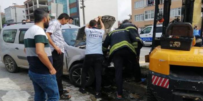 Samsun'da hafif ticari araç forklifte çarptı, 5 yaralı. 23 Ağustos 2019