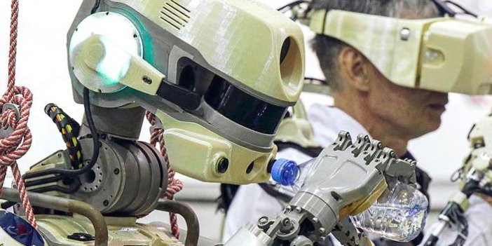 İnsansı robotu taşıyan Rus mekiği uzay istasyonuna bağlandı