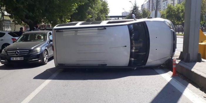 Kayseri'de araç yan yattı!