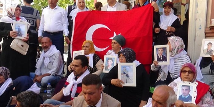 Trabzon ve Diyarbakır şehit ailelerinden HDP önündeki eyleme destek