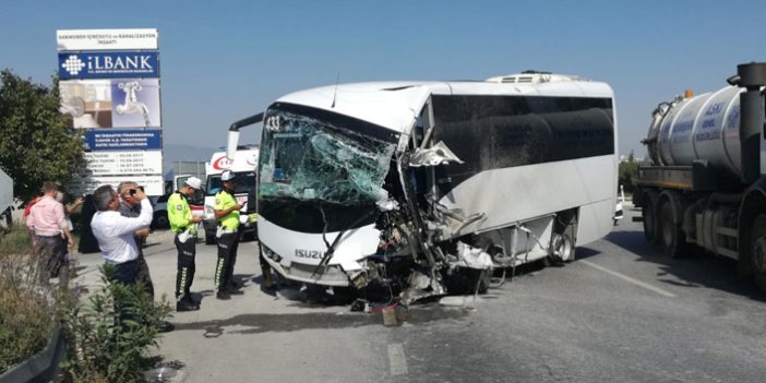 Tur otobüsü kaza yaptı, çok sayıda turist yaralandı