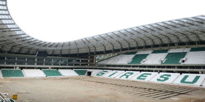 Yapımı devam eden Çotanak Stadı'nın koltukları takılıyor