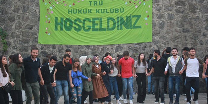 Trabzon’da üniversite öğrencileri hamsi şenliğinde buluştu