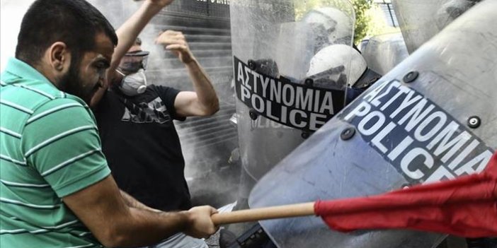Yunanistan'da öğrenciler polisle çatıştı