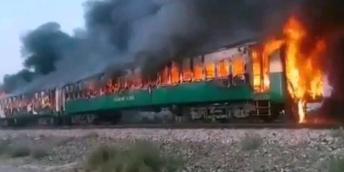 Tren yandı, 62 kişi öldü