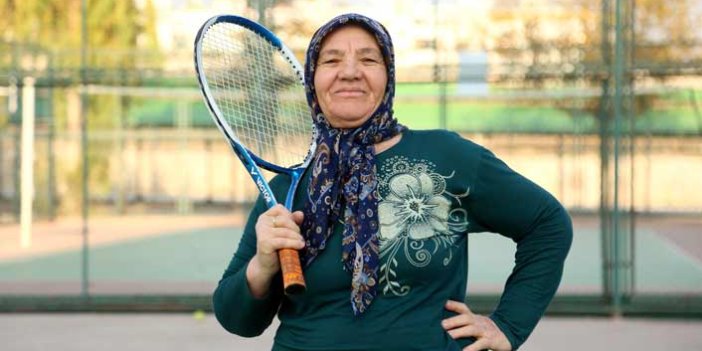 67 yaşında torunuyla birlikte tenise başladı!