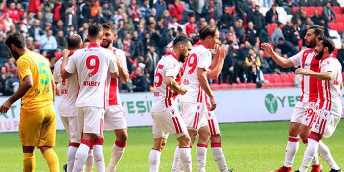 Samsunspor, evinde Şanlıurfaspor’u 5-0 yendi.