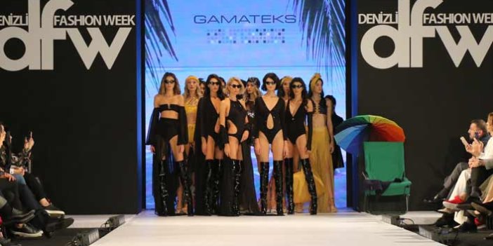 Fashion Week'te ünlü mankenler podyuma çıktı