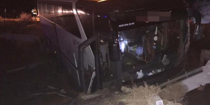 Taraftarları taşıyan otobüs kaza yaptı: 19 yaralı
