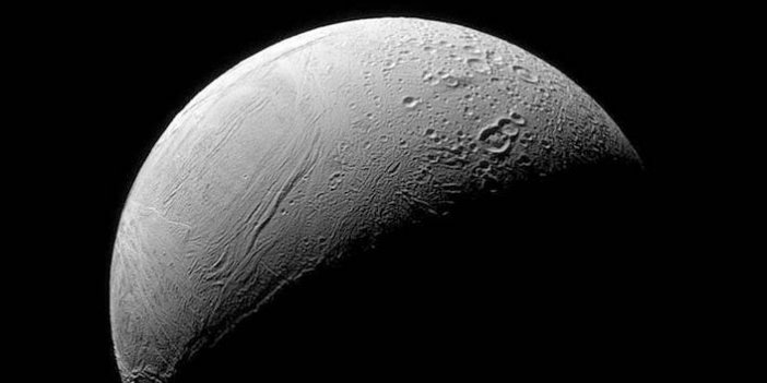 Satürn'ün uydusu Enceladus'taki 'kaplan sırtı deseni' nin sırrı çözüldü