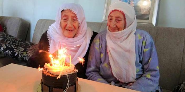İkiz kalan nineler 89 yaşında!