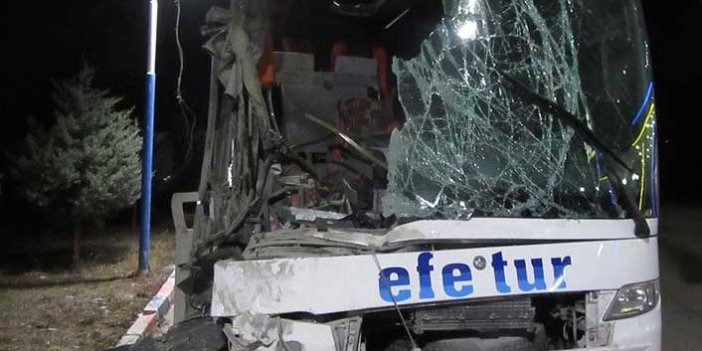 Afyonkarahisar'da yolcu otobüsü ile kamyon çarpıştı
