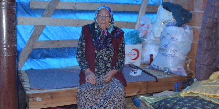 Yaşlı kadın çadırda yaşam mücadelesi veriyor