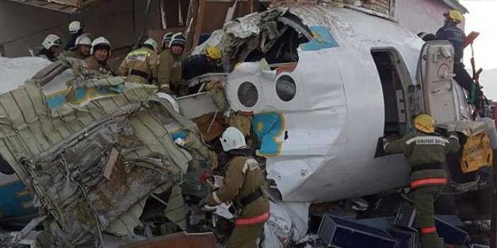 Yolcu uçağı düştü: 15 ölü, 66 yaralı