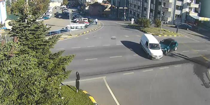 Trabzon ve Rize'deki trafik kazaları MOBESE'ye böyle yansıdı